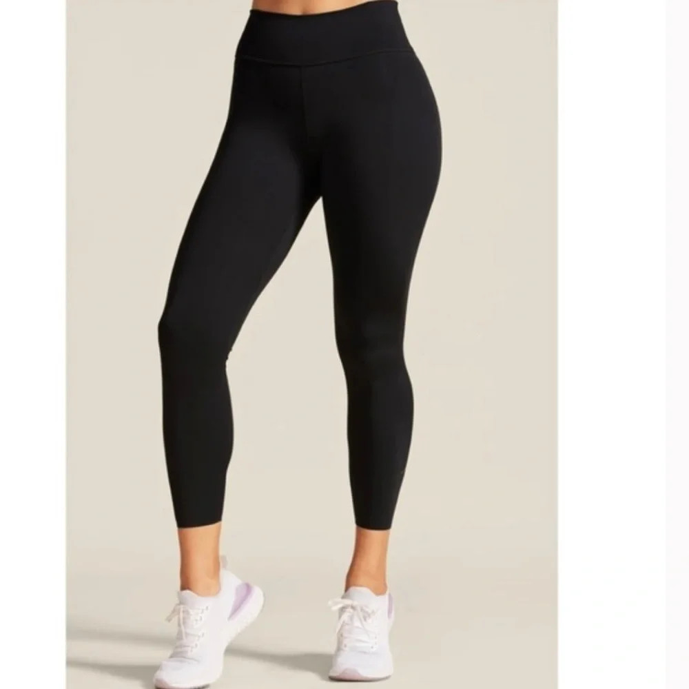 Nike Peleton dri-fit leggings. Size small